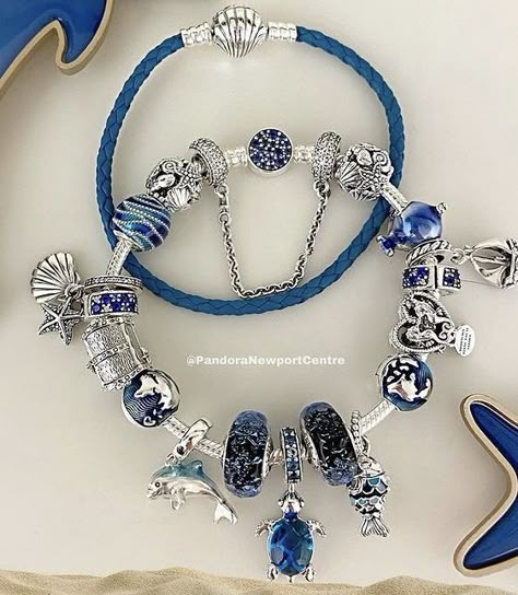 Blue And Gold Pandora Bracelet, Avatar Pandora Bracelet, Beachy Pandora Bracelet, Charm Bracelet Pandora Ideas, Blue Pandora Bracelet, Pandora Azul, Pandora Bracelet Ideas, Pandora Bracelet Charms Ideas, Girly Bracelets