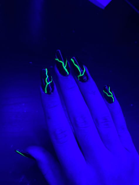 Red Lightning Nails, Purple Lightning Nails, Blacklight Nails, Monster Energy Nails, Lightning Nail Art, Lighting Nails, Lava Lamp Nails, Cyberpunk Nails, Lightning Nails