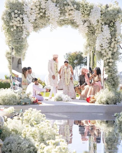 All White Indian Wedding, Hindu Wedding Venue Ideas, White Theme Wedding Decor Indian, White Wedding Decorations Indian, White Decor Indian Wedding, White Theme Indian Wedding, White Mandap Decor Indian, White Floral Mandap, White And Green Mandap