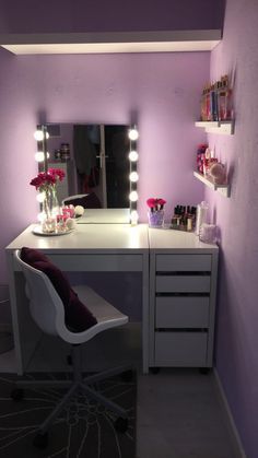 25 Beautiful DIY Vanity Mirror that is Easy and Cheap to do. Most of this projects can be done under $35! Check it out.    Vanity Mirror | Diy Vanity Mirror | Vanity Mirror Ideas | Beautiful Vanity Mirror Diy Vanity Mirror, Makeup Room Decor, Dressing Table Vanity, Dekorasi Kamar Tidur, Vanity Makeup, Diy Vanity, Vanity Room, Bedroom Vanity, Teen Bedroom Decor