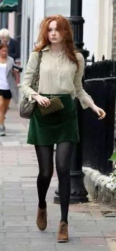 Messy Hairstyle, Karen Gillian, Beige Blouse, Karen Gillan, Skirt Shoes, Brown Shoes, Velvet Skirt, Mode Inspo, Earthy Colors