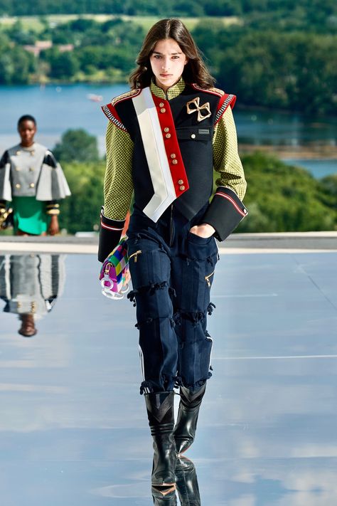 Fashion Brainstorming, Louis Vuitton Outfits, Botas Western, Drawing Help, Louis Vuitton Fashion, Vogue Australia, 2022 Fashion, Military Inspired, Fashion Show Collection