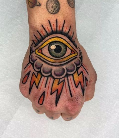 American Traditional Eye Tattoo, Traditional Eye Tattoo, Traditional Tattoo Eye, Blitz Tattoo, Post Tattoo, Tattoo Sonne, All Seeing Eye Tattoo, Eyeball Tattoo, Traditional Tattoo Inspiration