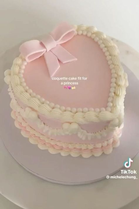 Gökkuşaği Pasta, Bolo Da Hello Kitty, Coquette Aesthetic Pink, Heart Shaped Cake, Birthday Cake Decorating Ideas, Vintage Birthday Cakes, Bow Cakes, Shaped Cake, Cake Decorating Ideas