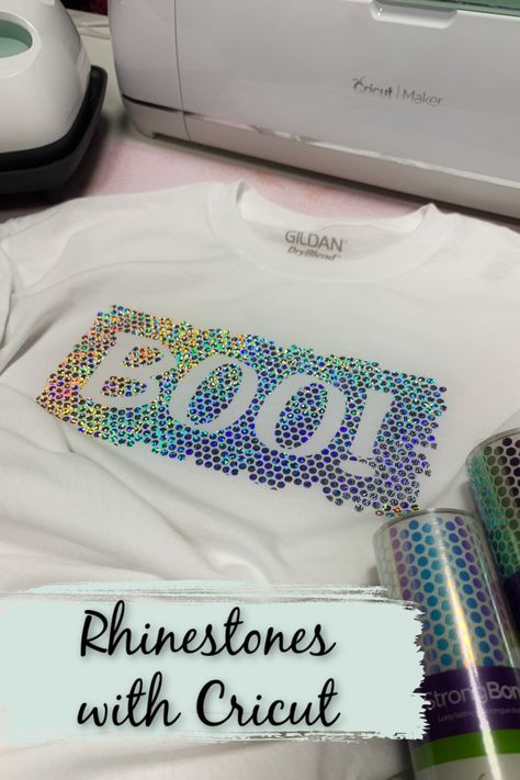 How To Rhinestone A Shirt, How To Sew Rhinestones, Bedazzled Clothes Diy, How To Bedazzle Clothes, Rhinestone Projects Diy, Hotfix Rhinestone Ideas Diy, Rindstones Shirt, Cricut Venture, Diy Rhinestone Shirt