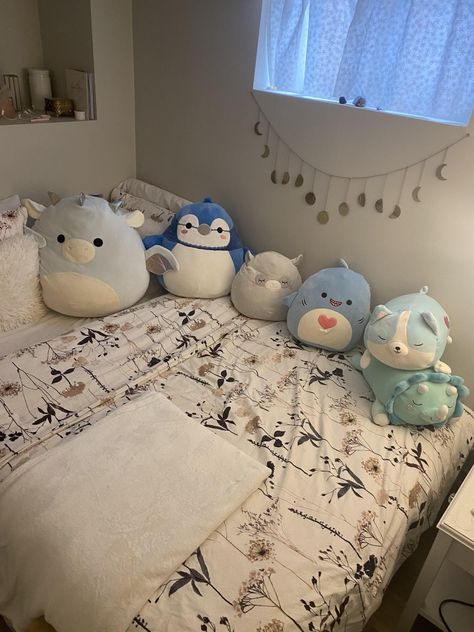 Squishmallows Bedroom Aesthetic, Squishmallow On Bed, Plushie Setup For Bed, Aesthetic Squishmellows, Squshmellow Collection Aesthetic, Squish Mallows, Squish Mellow, Or Questions, Blue Bedroom Decor