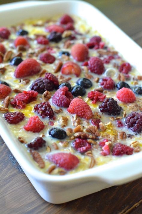 Berry Oatmeal Bake, Oatmeal Breakfast Recipes, Low Carb Oatmeal, Honey Berry, Oatmeal Apple, Oatmeal Healthy, Calorie Breakfast, Berry Oatmeal, Low Calorie Breakfast