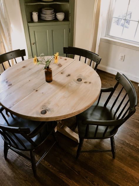 How to Paint Wooden Dining Room Chairs — Married & a House | A Catholic Blog for Homemaking and DIY Light Wood Dining Room Table, Light Wood Dining Room, Painted Wooden Chairs, Wooden Dining Room Table, Wooden Dining Room, Old Tables, Wooden Dining Room Chairs, Wood Dining Room Table, Clean My House