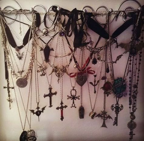 Trad Goth Jewelry, Trad Goth Accessories, Trad Goth Aesthetic, Gothic Necklaces, Goth Vibes, Goth Core, Trad Goth, Goth Accessories, Aesthetic Goth