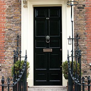 Paint a High-Gloss Front Door - This Old House Painted Front Door Interior, Gloss Front Door, Interior Front Door Colors, Black Front Door, Painted Interior Doors, Front Door Interior, Black Front Doors, Garage Door Design, Door Paint Colors