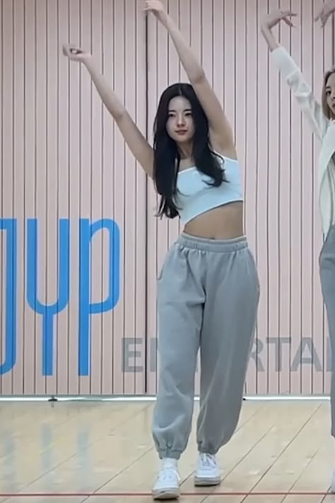 Audition Outfit Kpop, K Pop Audition Outfit, Kpop Gym Outfit, Dance Practice Outfits Hip Hop, K Pop Dance Practice Outfits Ideas, Kpop Dance Outfits Practice, Dancer Outfits Korean, Dance Outfits Practice Hip Hop, Dance Clothes Hip Hop