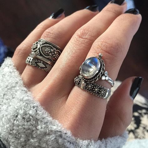 Rings Masc, Rings Alt, Dark Academia Rings, Rings Layering, Grunge Rings, Witch Rings, Rings Aesthetic, Edgy Accessories, Indie Jewelry