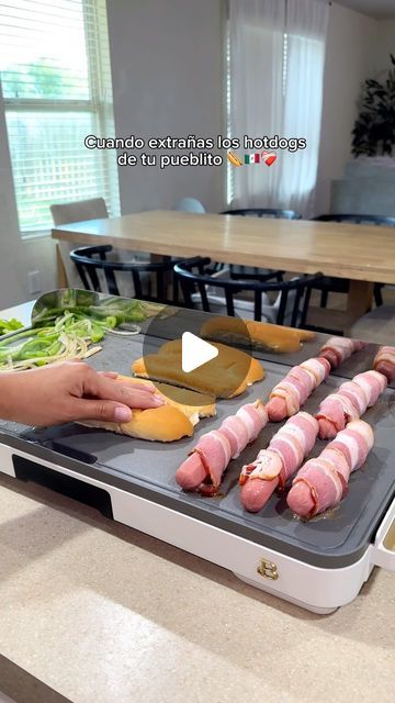 Jazlyn Resendez on Instagram: "Mexican street hotdogs 🌭🇲🇽 
.
.
.
#mexicanstreetfood #mexicanhotdog #recetasmexicanas #mexicanfood #easyrecipes #dinner #foodie" Mexican Street Hot Dogs, Mexican Hotdogs, Mexican Hot Dogs, Mexican Street Food, Street Dogs, Mexican Street, Corn Dogs, Mexican Food, Mexican Food Recipes