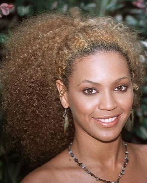 Beyonce Short Hair, Beyoncé Hair, Beyonce Hair, Jhene Aiko, Destiny's Child, Beyonce Knowles, Beyonce, Natural Hair, Short Hair