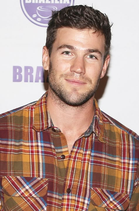 Austin Stowell, The Hating Game, Face Ideas, Nice Men, Gents Fashion, Male Celebrities, Men In Uniform, Attractive Guys, Couple Aesthetic