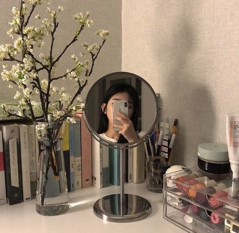 Indie 2020, Lovely Bedroom, Study Room Decor, Room Goals, Makeup Table, Aesthetic Rooms, Aesthetic Indie, Ideas Aesthetic, A Mirror