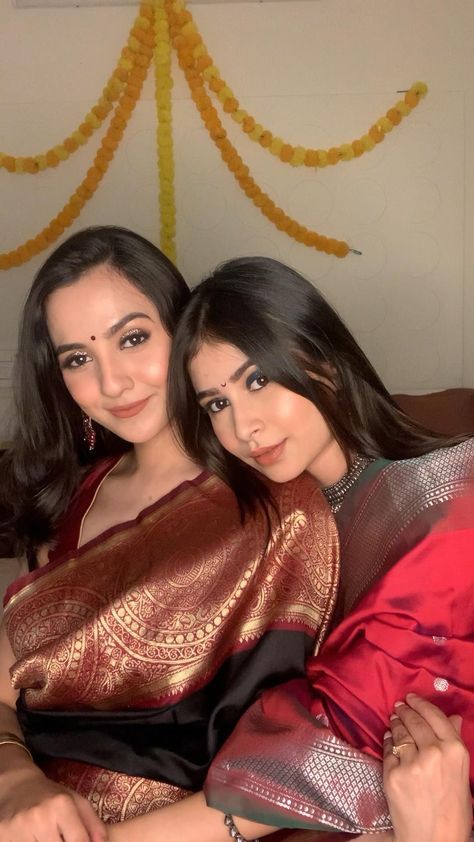 2 Friends Photoshoot Indian, Saree For Best Friends Wedding, Group Transition Reels, Saree With Friends, Reels Transitions Ideas, Best Transition Videos, Saree For Friends Wedding, Transition Video Ideas For Instagram, Indian Wedding Vibes