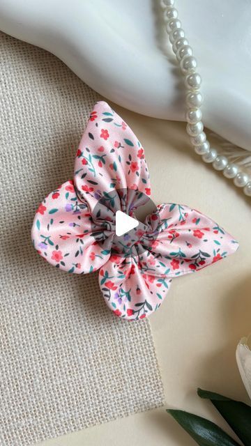 Bow Hairstyles, Hair Pins Diy, Bow Making Tutorials, How To Make Butterfly, Hair Bow Video, Butterfly Ribbon, Butterfly Tutorial, Ribbon Sewing, Hairstyles Design