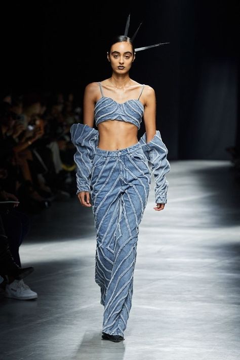 Denim Fashion Runway, Runway Fashion Couture, Spring Denim, Fashion Forecasting, Denim Ideas, Fashion Illustration Dresses, Spring Summer 2023, Spring Fashion Outfits, Creation Couture