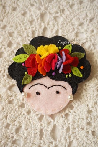 Felt Decor, Baby Mobil, Felt Crafts Patterns, Felt Crafts Christmas, Felt Crafts Diy, Memory Crafts, Brooch Diy, Felt Embroidery, Felt Jewelry