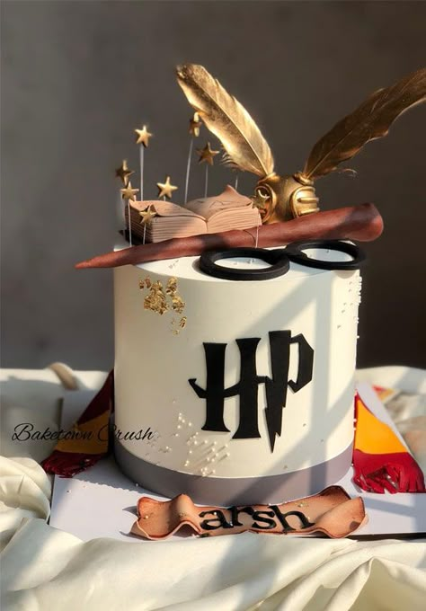 Harry Potter birthday cake, Harry Potter cake, Harry Potter theme cake, Harry Potter cake ideas Harry Potter Cake Ideas, Cute Cake Ideas, Harry Potter Birthday Cake Ideas, Tort Harry Potter, Harry Potter Theme Cake, Gateau Harry Potter, Harry Potter Theme Birthday, 14th Birthday Cakes, Cumpleaños Harry Potter