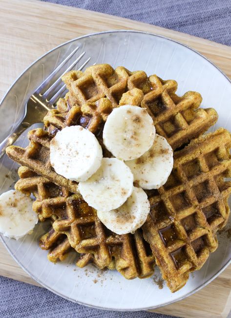 Pumpkin Banana Waffles Clean Eating Pancakes, Banana Waffles, Gluten Free Waffles, Baby Led Weaning Recipes, Weaning Recipes, Pumpkin Waffles, Pumpkin Banana, Clean Eating Breakfast, Gluten Free Banana