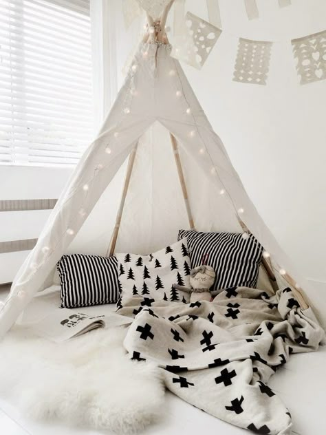 Comfy teepee corner via The Boo and the Boy. Kids Teepee, Tipi Tent, Teepee Tent, Big Boy Room, Kids Interior, Kids Room Design, Toddler Room, Decor Minimalist, Interstellar