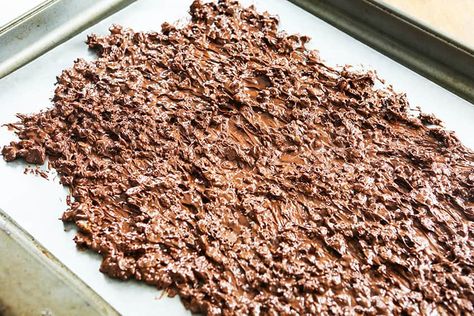 Crunch Bar Cake, Crunchy Chocolate Cake, Crunchy Cake Filling, Cake Crunch Layer, Crunch Cake Filling, Cake With Crunchy Layer, Crunch Layer For Cake, Crunchy Layer For Cake, Cookie Crunch Cake Filling