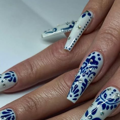 Porcelain Nail Designs, White And Blue China Nails, Fine China Nails Design, Fine China Nail Art, China Pattern Nails, Blue China Nails, Fine China Nails, Porcelain Nails, 25 Nails