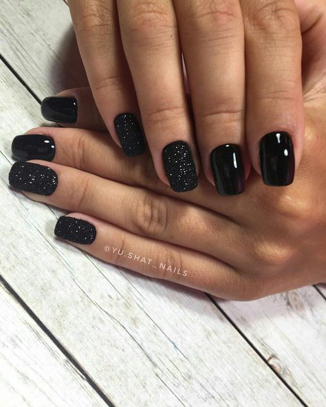 Gel Nails Ideas Short Dark, Dark Glittery Nails, Black And Sparkly Nails, Black Nails Ideas Glitter, Black Nye Nails, Black Nail Designs Trending Now, Glittery Black Nails, Black Tie Nails, Black Glitter Nail Designs