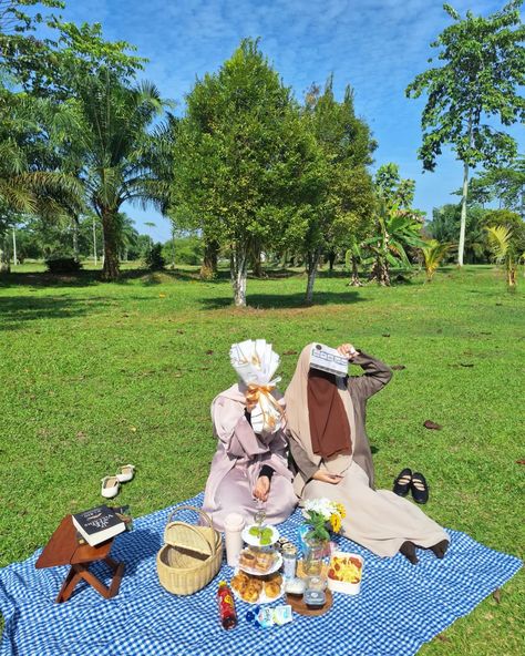 💐🧺🎂🌿 Hijabi Picnic, Books, Pins, On Instagram, Instagram