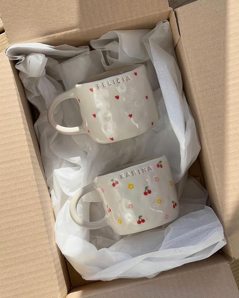 custom mugs in ’dear heart’ and ’sweet cherry’ ❤️🍒 Customized Mugs Ideas, Pottery Cup Ideas, Mug Ceramic Ideas, Ceramic Cup Ideas, Mug Design Ideas, Cup Painting, Rest Time, Paint Your Own Pottery, Disney Mugs