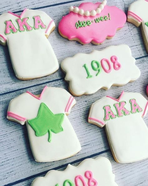 Aka Cookies, Sorority Cookies, Decorative Cookies, Aka Sorority, Alpha Kappa Alpha Sorority, Alpha Kappa Alpha, Birthday Cookies, Sorority, Event Decor