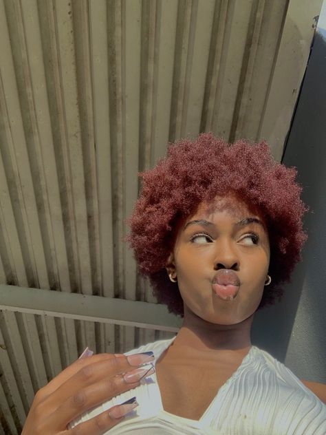 Skunk Stripe Afro 4c, Red Hair 4c Natural, Cherry Red 4c Hair, Short 4c Hair Color Ideas, Short Afro Dyed Hair, Dark Red 4c Hair, Red Afro Hair Natural 4c, Twa Hairstyles 4c Hair Color, Burgundy Twa