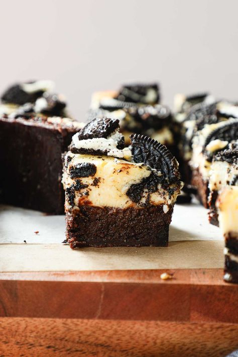 Oreo Cheesecake Brownies Oreo Brownie Cheesecake, Oreo Cheesecake Brownies, Milk Chocolate Brownies, Oreo Brownie, Cheesecake Brownies Recipe, Cocoa Powder Cookies, Cheesecake Layer, Brownie Cheesecake, Mini Brownies