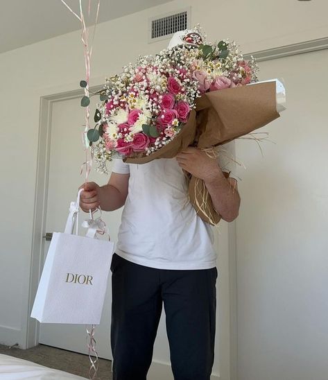 Relationship Flowers Aesthetic, Flowers Given By Boyfriend Aesthetic, Couple Vision Board Aesthetic, Flower Bouquet From Bf, 2025 Goals Vision Board Relationship, 2025 Vision Board Aesthetic Happy, Couple Goal Flowers, Flowers By Boyfriend, Flowers Given By Boyfriend