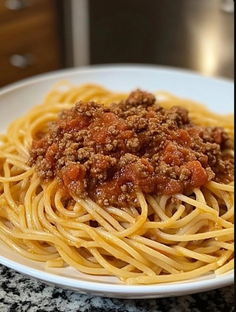 Health meal, low carbs meals, keto meal Simple Bolognese Recipe, Spaghetti Meat Sauce Recipe, Meat Sauce Spaghetti, Bolognese Recipe Easy, Easy Bolognese Sauce, Brown Sugar Pork Tenderloin, Easy Spaghetti Bolognese, Spaghetti With Meat Sauce, Spaghetti Bolognese Recipe