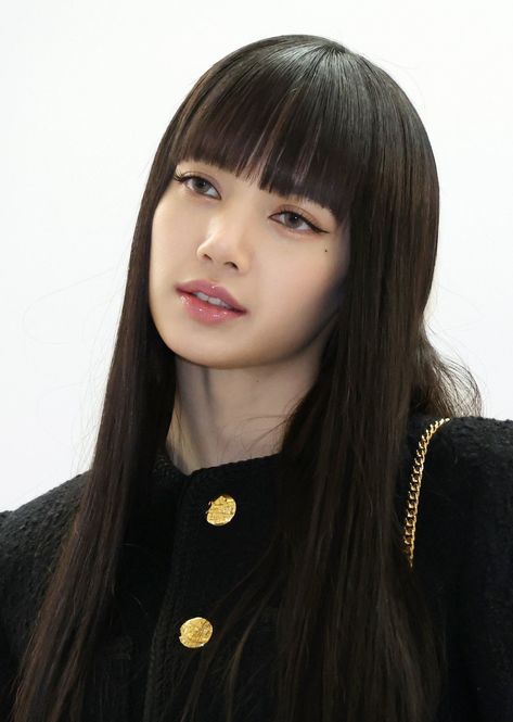 Lisa Hair, Lisa Blackpink Instagram, Lisa Bp, Lalisa Manobal, Jennie Lisa, Pop Up Store, Blackpink Photos, Korean Actress, Blackpink Fashion