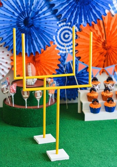 Set up a football field on your Super Bowl party's buffet table with a grass carpet tablecloth, bleachers to display treats and DIY goal posts on either side. Super Bowl Party Decorations, Diy Super Bowl, Field Party, Superbowl Party Decorations, Super Bowl Decorations, Football Party Decorations, Football Baby Shower, Football Goal, Football Diy