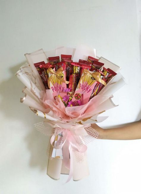 Bucket Diy, Snack Bouquet, Diy Bouquet Wrap, Flower Boutique, Bouquet Wrap, Diy Bouquet, Snacks, Birthday, Flowers