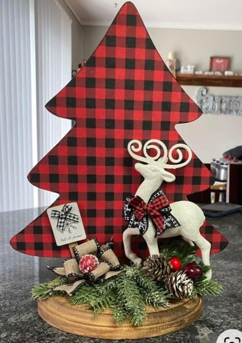 Crafts With Tubes, Christmas Home Decor Crafts, Spring Craft Show Ideas, Red And Black Christmas, Dollar Store Christmas Crafts, Art And Craft Ideas, Christmas Crafts To Make, Christmas Centerpieces Diy, Video Creator