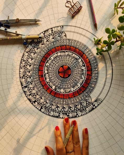 Art in progress Big mandala in making... Saree Mandala Art, Mandala Art Big, Big Mandala Drawing, Big Mandala Art, Big Doodles, Mandala Making, Mandala Drawings, Drawing Prompts, Board Painting