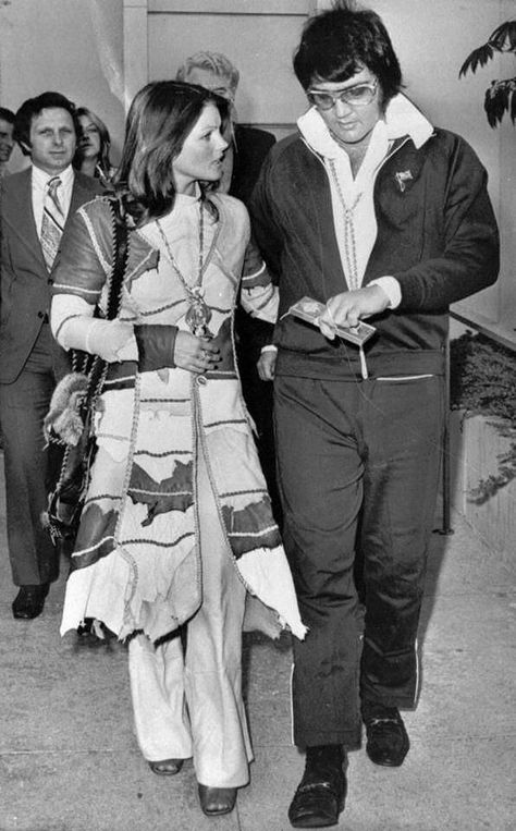 Elvis and Priscilla Presley walking out of court after their divorce, 09.10.1973 – Elvis Presley Elvis And Priscilla Presley, Ron Livingston, Elvis Presley Priscilla, Jonathan Ross, Ex Friends, Elvis Costello, Elvis And Priscilla, Elvis Presley Photos, Ashley Greene