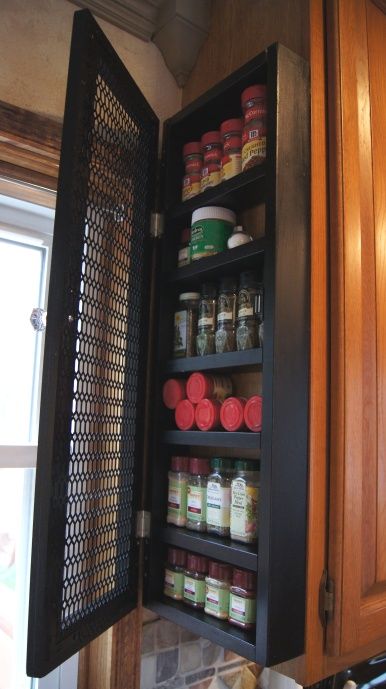 Running out of space inside your cabinets for your spices? From Confessions of a Serial Do-it-Yourselfers, here's a DIY spice cabinet that mounts on the end of your existing kitchen cabinet. Rv Kitchen Organization, Frugal Kitchen, Ideas Armario, Cabinet Spice Rack, Oilfield Life, Alternative Housing, Camper Organization, Desain Pantry, Camping Trailers