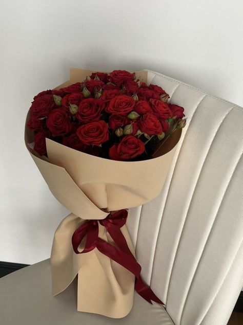 Red Flower Bouquet, Luxury Flower Bouquets, Flower Bouquet Diy, Red Rose Bouquet, Flower Gift Ideas, Bouquet Wrap, Flowers Bouquet Gift, Nothing But Flowers, Flower Therapy