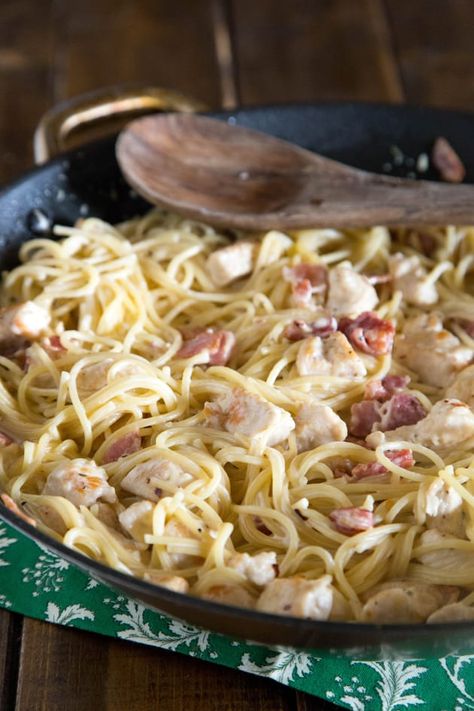 Creamy Chicken Pasta Picture Creamy Chicken Pasta Recipes, Chicken And Bacon, Pasta Easy, Comforting Dinner, Dinner Pasta, Creamy Pasta Recipes, Creamy Chicken Pasta, Weeknight Recipes, Mexican Dessert Recipes