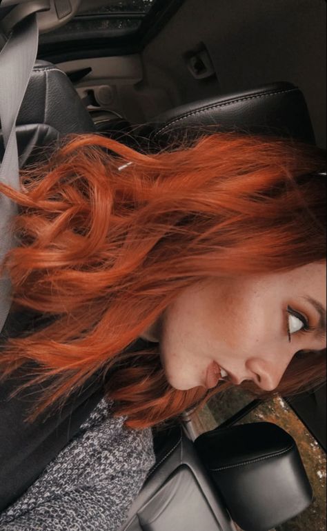 Goth Copper Hair, Red Hair On Short Hair, Bright Copper Hair Dark Roots, Hair Curled Hairstyles, Aesthetic Ginger Hair, Hairstyles Ginger Hair, Hairstyles Curled Hair, Dye Red Hair, Ginger Hair Aesthetic