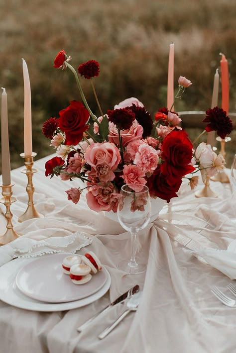 Red and Rosé Romantic Fall Colors with Rustic Garden Style - Hey Wedding Lady Red Wedding Theme, February Wedding, Red Rose Wedding, Red Wedding Flowers, Creative Wedding Ideas, Valentine Wedding, Rustic Garden Decor, Valentines Day Weddings, Diy Farmhouse