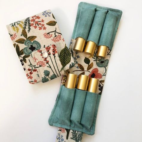 Essential Oil Carrying Case, Floral Essential Oils, Essential Oil Bag, Oil Bag, Essential Oil Roller Bottle, Essential Oil Storage, Purse Essentials, Oil Roller, Oil Storage