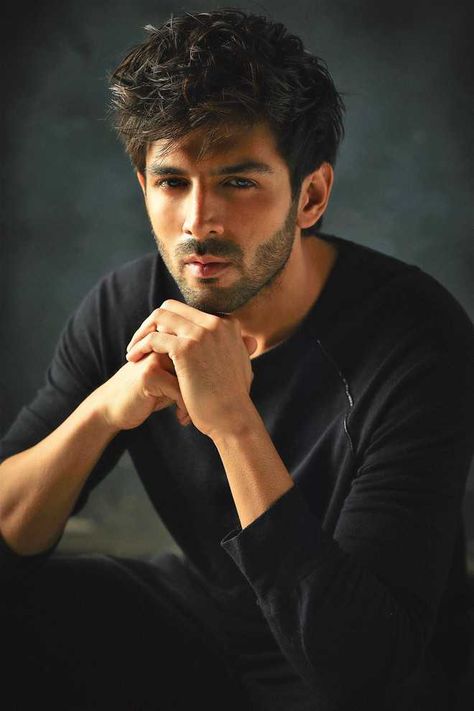 Kartik Aaryan Hairstyle, Indian Bollywood Actors, Handsome Indian Men, Famous Indian Actors, Cut Out Pictures, Kartik Aaryan, Crazy Fans, New Actors, Weak In The Knees